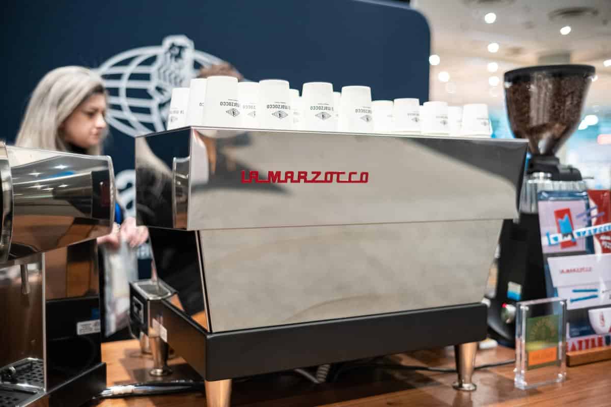 La llegada de la máquina de café espresso La Marzocco a EUA